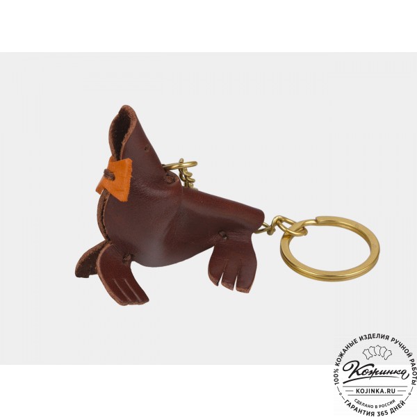 Кожаный брелок "Морской котик" (коньяк). фото 1
